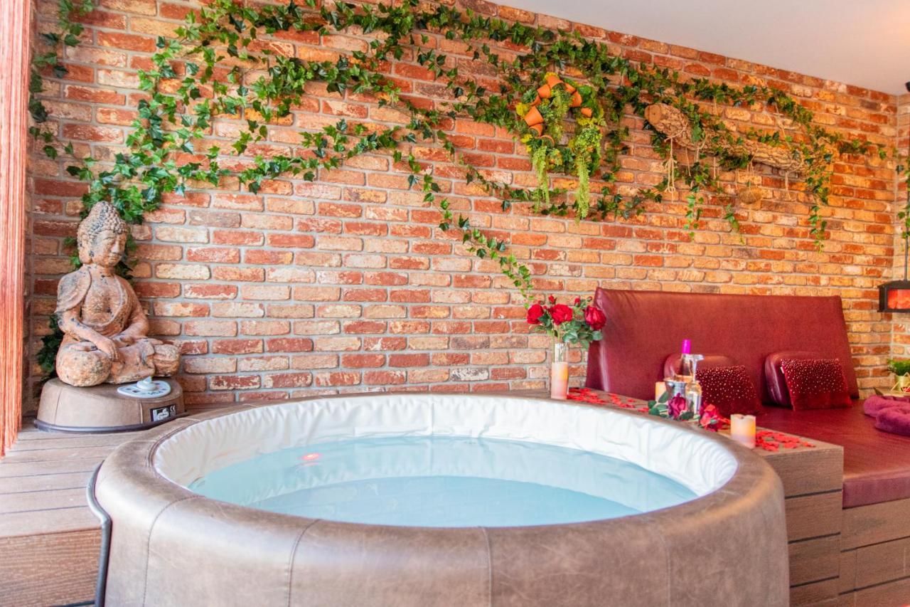 Jacuzzi - Love - Bdsm - Extra Luxury - Ev Chargger - Valentine'S Day - Red Room - Flexible Selfcheckins 28 Загреб Экстерьер фото
